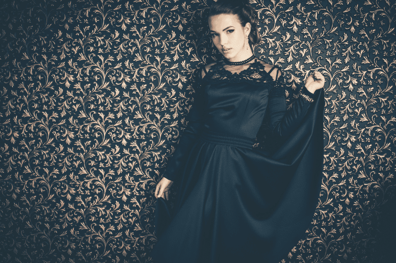 שמלת ערב שחורה - כל המיתוסים על הצבע שעושה אותך רזה יותר